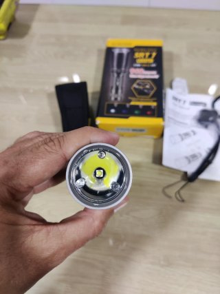 Linterna Nitecore SRT7 Revenger