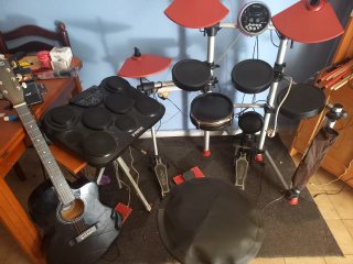 Batería Electrónica Fame + Guitarra Acústica