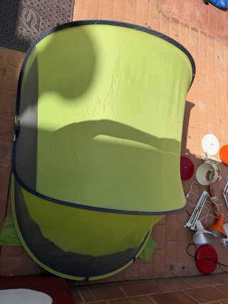 Tienda de campaña verde pop-up