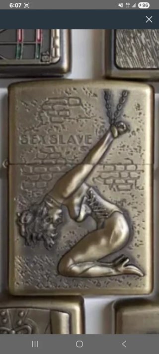 Mechero metálico con diseño en relieve nuevo
