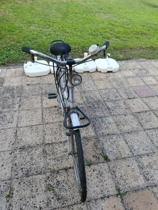 Bicicleta blanca estilo paseo