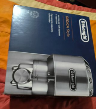 Cafetera DeLonghi Dedica. Con caja de origen.