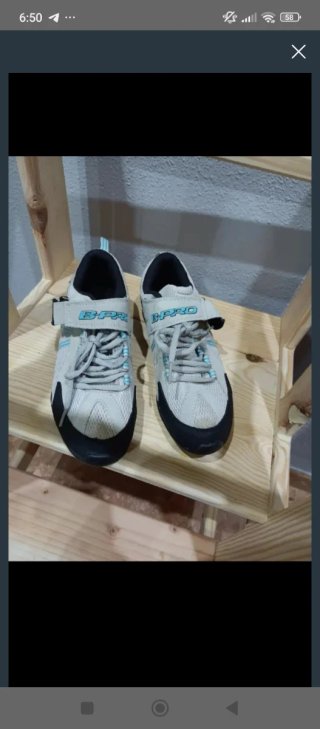 Zapatillas B-PRO spinning beige/negras