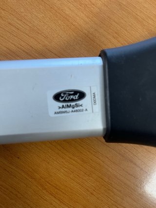 Ford Focus 2010 barras de techo originales