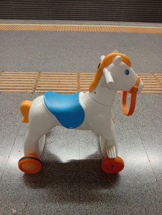 Caballo Chicco de juguete blanco y naranja