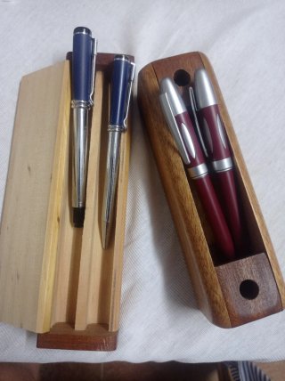 2 Juegos Bolígrafo y Pluma con sus cajas de madera