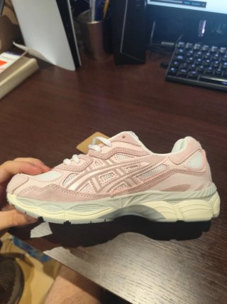 Asics Gel NYC Rosas Talla 39