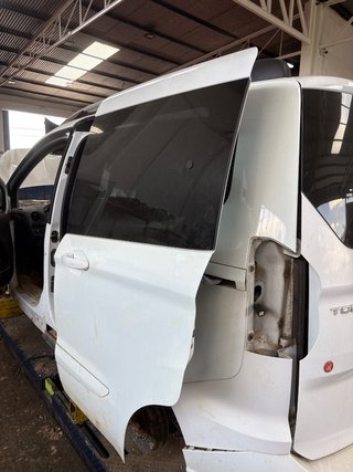 PUERTA LATERAL CORREDERA IZQUIERDA Ford Transit Courier (C4A)(2013->)