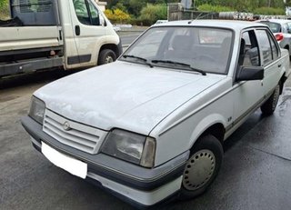 Salpicadero opel ascona c 1.6 d 125911