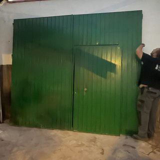 Puerta 2 hojas 2,67 alto x 3,10 ancho