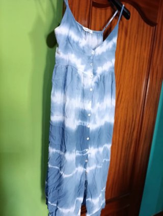 Vestido largo tie-dye azul y blanco