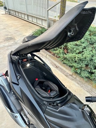 Kymco AK550 Maxi Scooter Negra