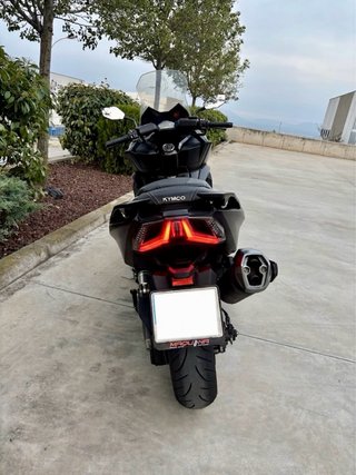 Kymco AK550 Maxi Scooter Negra