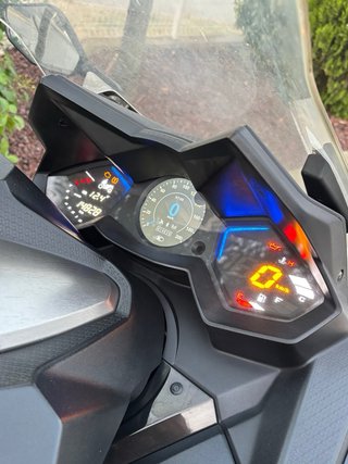Kymco AK550 Maxi Scooter Negra