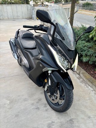 Kymco AK550 Maxi Scooter Negra
