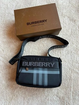 Riñonera Burberry Negra y Gris