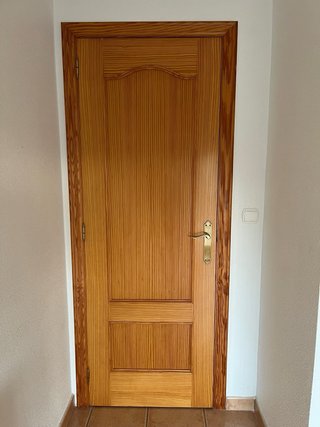 Conjunto 8 puertas Pino macizas