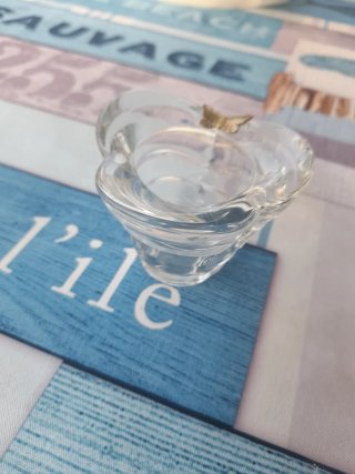 Portavelas de cristal con mariposa