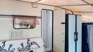 Caravana fija, con avancé y cocina en Altafulla.