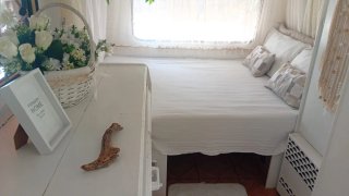 Caravana fija, con avancé y cocina en Altafulla.