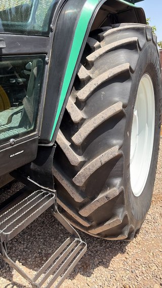 Tractor Valmet 8000 S con pala