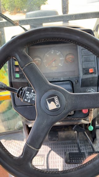 Tractor Valmet 8000 S con pala