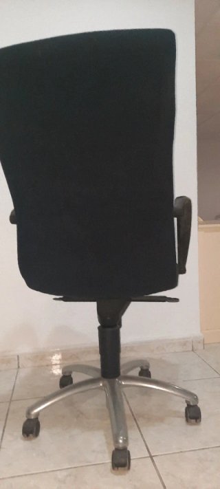 Silla de escritorio con respaldo alto negra