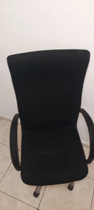 Silla de escritorio con respaldo alto negra