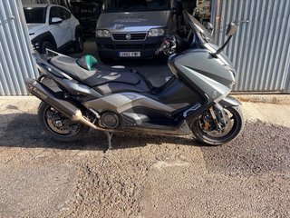 Yamaha TMAX Maxi Scooter Negra/Gris