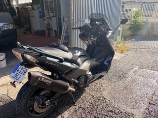Yamaha TMAX Maxi Scooter Negra/Gris