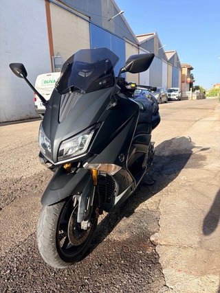 Yamaha TMAX Maxi Scooter Negra/Gris