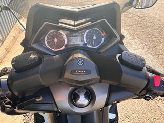 Yamaha TMAX Maxi Scooter Negra/Gris