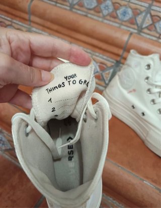 Converse blancas bordadas flores