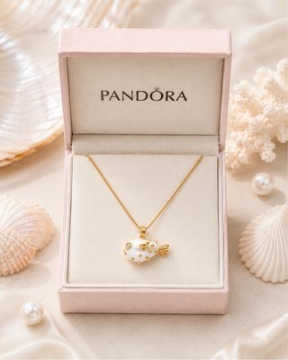 Collar Pandora pez globo blanco y dorado