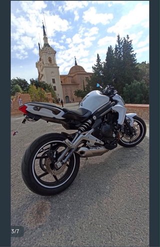 Kawasaki ER6N Blanca y Negra