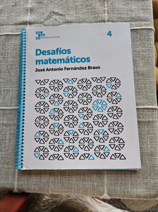 Cuadernos Desafíos matemáticos 4