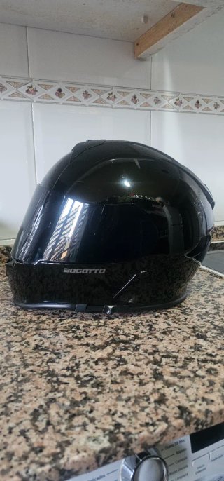 Casco de moto negro Bogotto