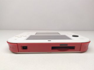 Nintendo 2DS Blanca Roja NO Carga + Juego (LEED)