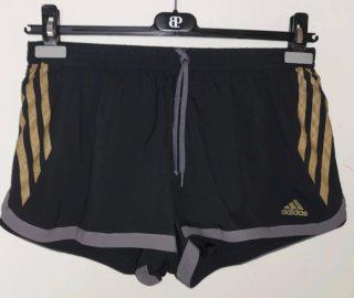 Shorts deportivos Adidas negro y dorado