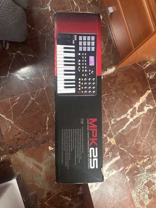 Akai MPK25 MIDI + caja original + cables