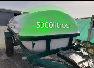 Tractor con cisterna 5000L