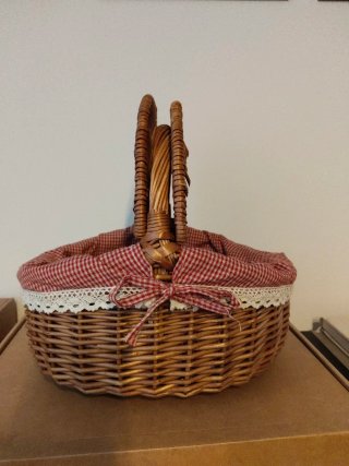 Cesta de mimbre con forro de tela