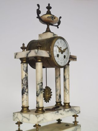 Reloj pórtico antiguo mármol y bronce con péndulo