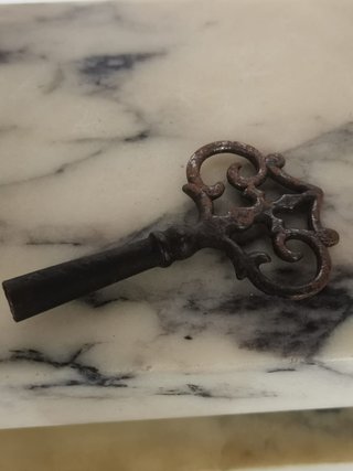 Reloj pórtico antiguo mármol y bronce con péndulo