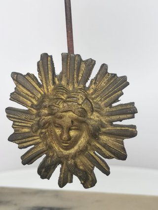 Reloj pórtico antiguo mármol y bronce con péndulo