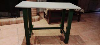 Mesa auxiliar de madera