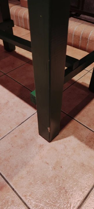 Mesa auxiliar de madera