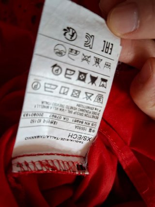 Vestido rojo Benetton con volantes