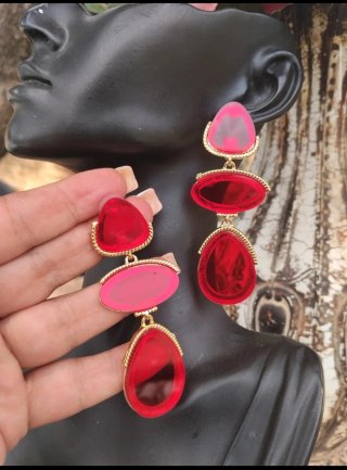 Pendientes largos rojos y rosas