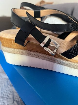 Sandalias MTNG negras y beige talla 39